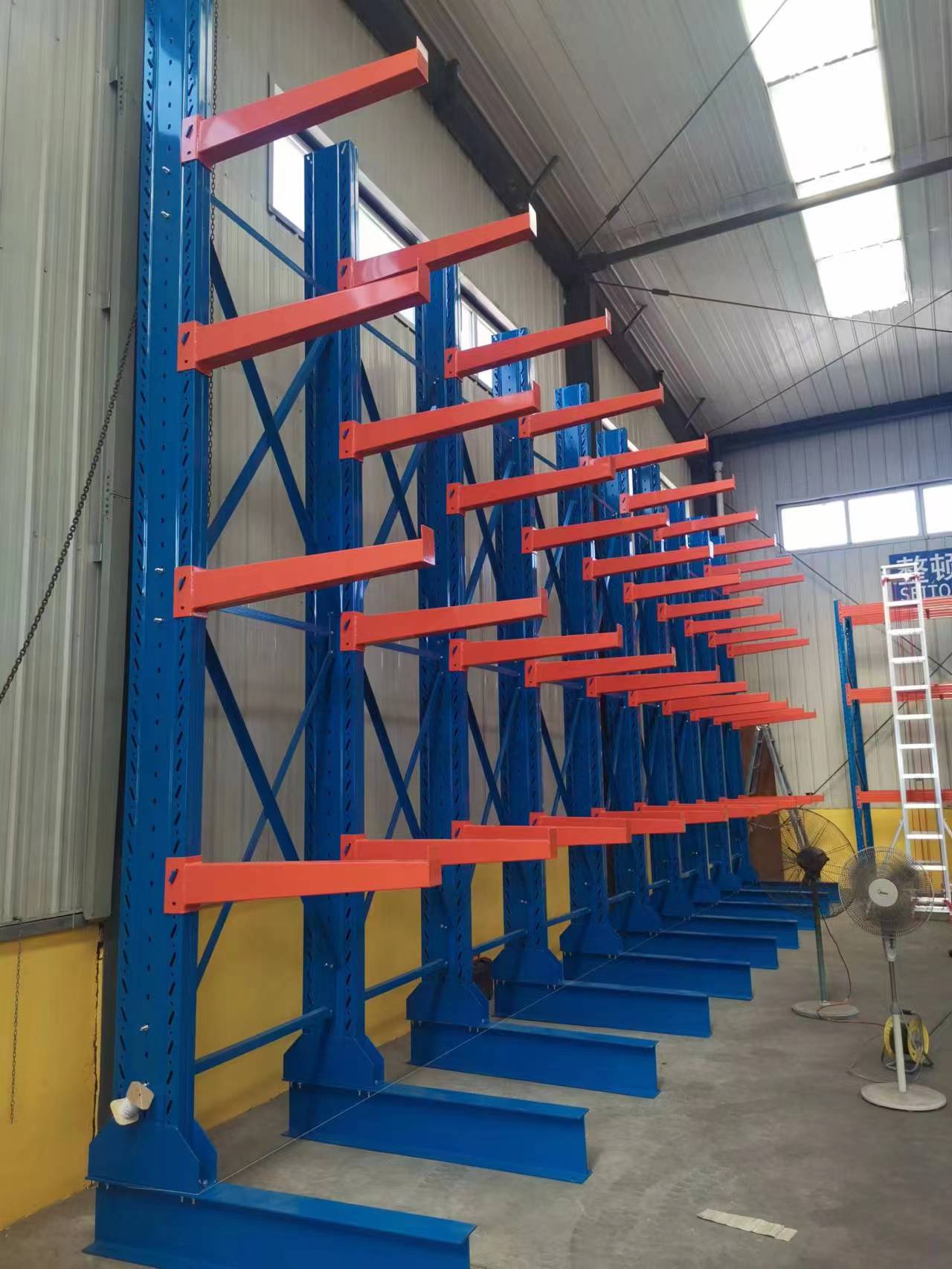 懸臂貨架重型貨架庫(kù)房貨架安裝完成|中聯(lián)信貨架